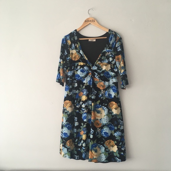 Lucie Lu Dresses & Skirts - Floral Twist Front Dress